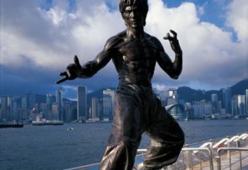 泰州标题:李小龙铜雕，让传奇永存