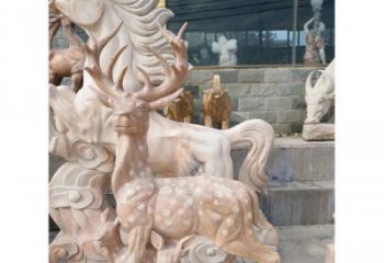 泰州展现自然风采的梅花鹿石雕