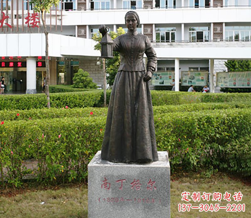 泰州静谧中的南丁格尔铜雕