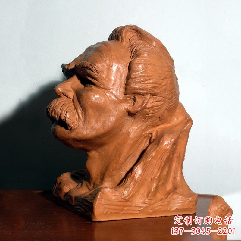 泰州以尼采为原型的雕塑头像