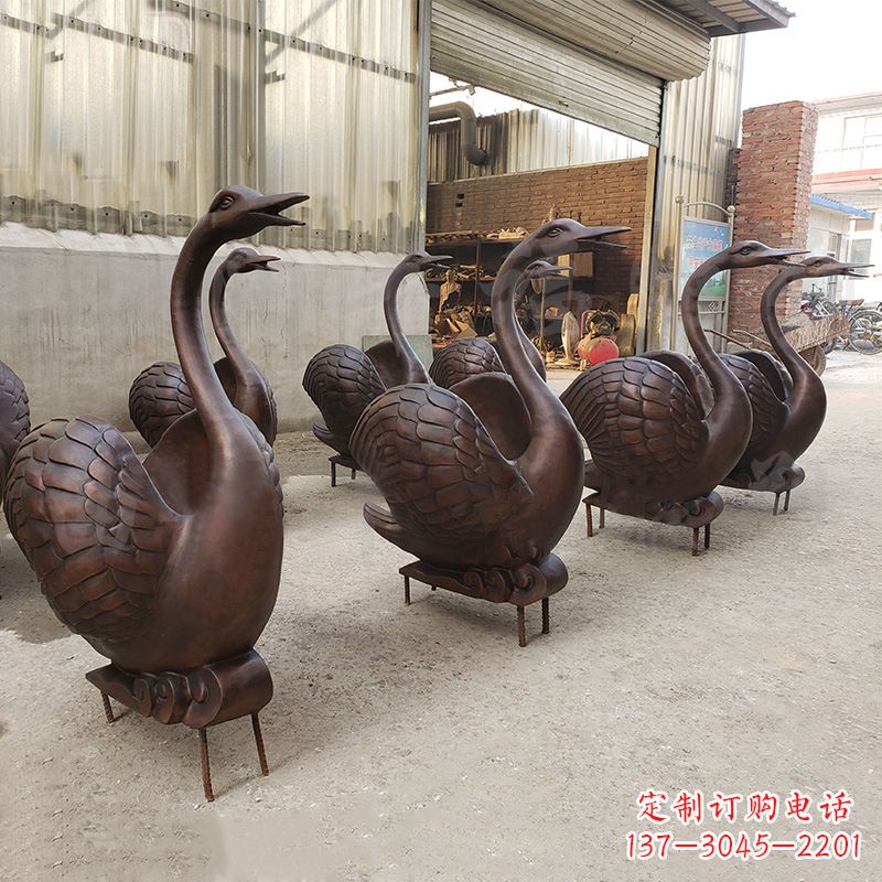 泰州中领雕塑天鹅铜雕是一款精美的艺术作品,既…
