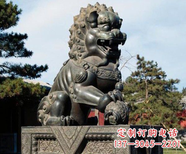 泰州完美融合中西文化的铜狮子雕塑