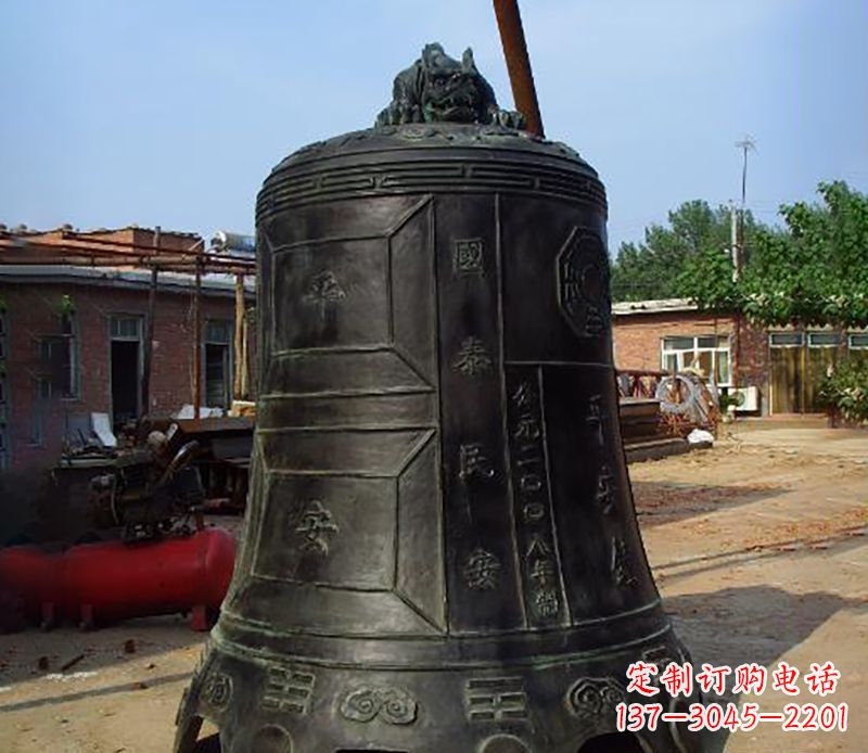 泰州平安国泰,民安铜钟雕塑