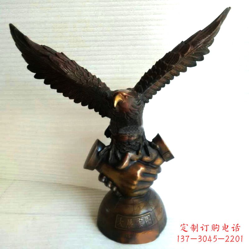 泰州以老鹰为灵感的经典铜鼎