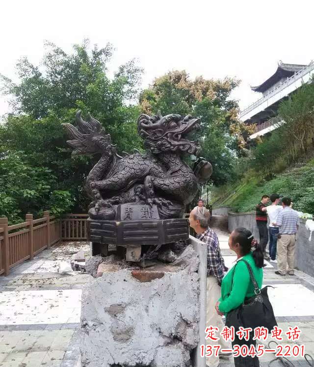 泰州青龙神兽雕塑,神态凝重,气势磅礴