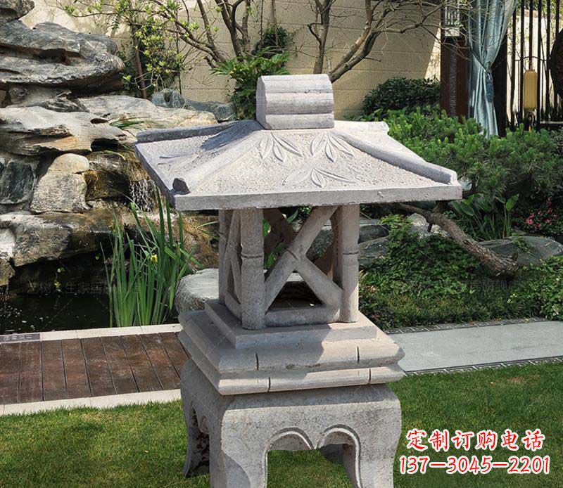 泰州青石草坪照明灯——装点环境的美丽石灯雕塑