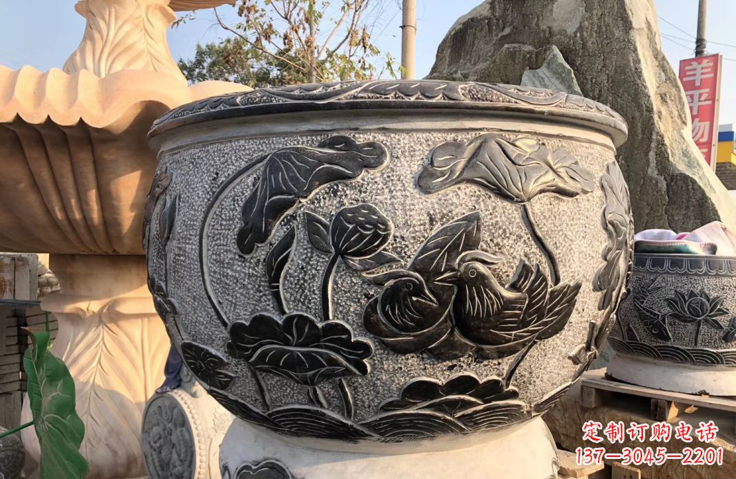 泰州荷花浮雕鱼缸雕塑,让空间更加生机勃勃