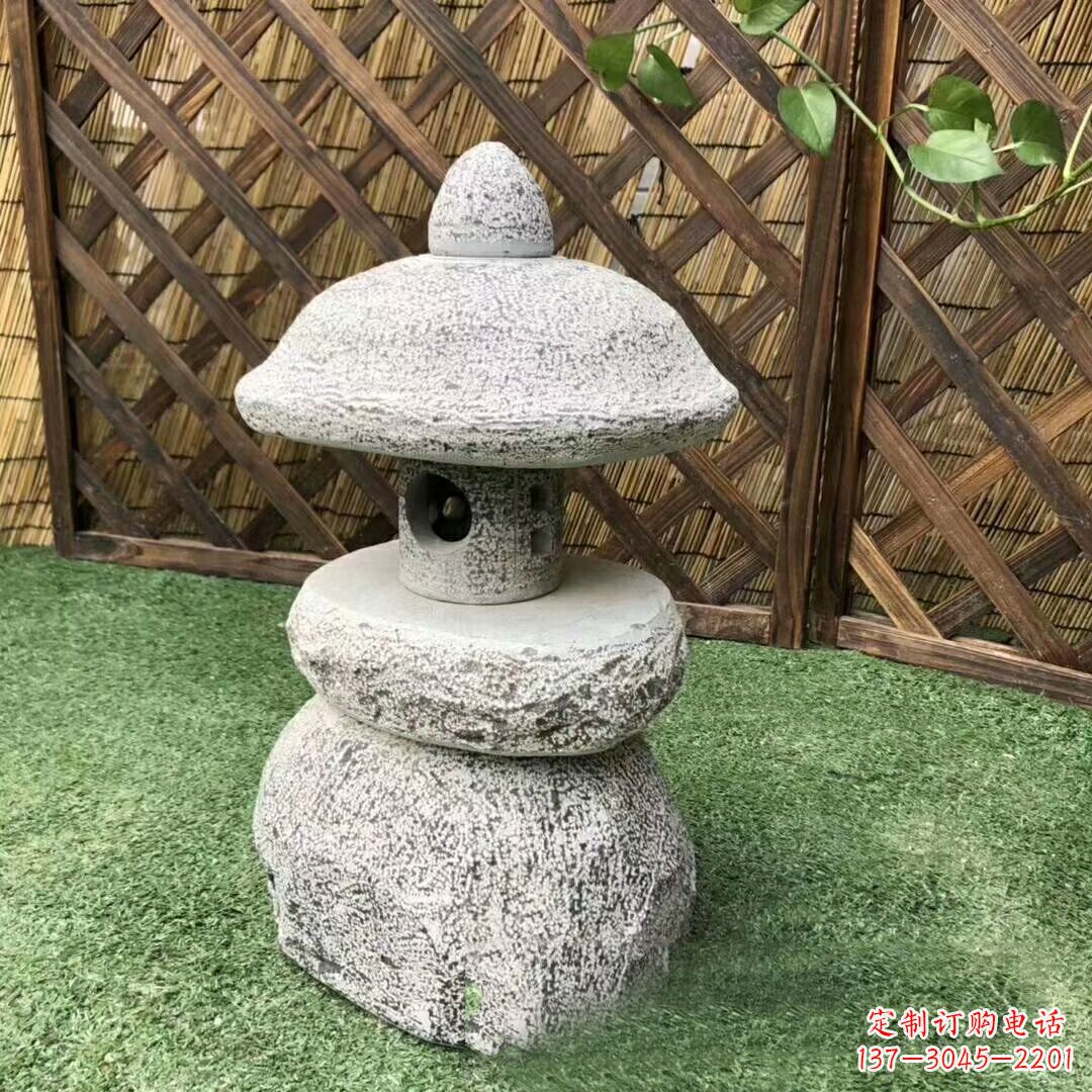 泰州青石仿古灯笼雕塑,实现仿古风格的彰显