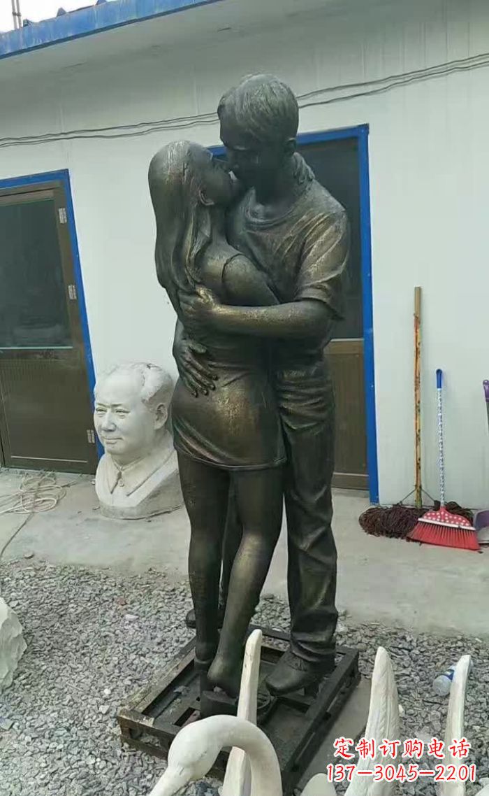 泰州无尽浪漫,情侣雕塑表达爱意