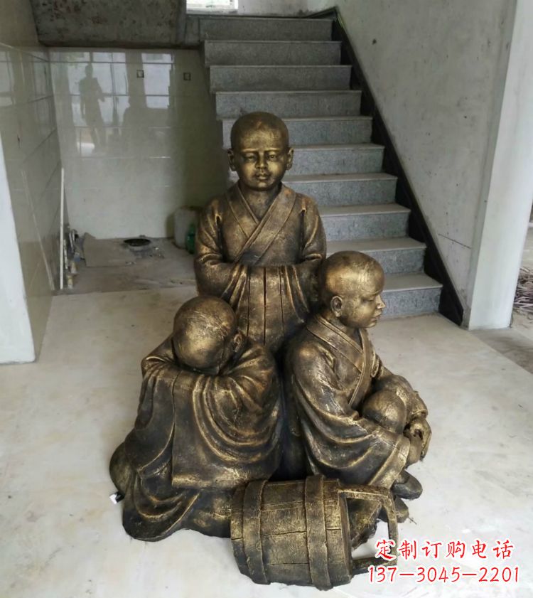 泰州中国领雕塑推出的金色佛祖三像是一件令人惊…