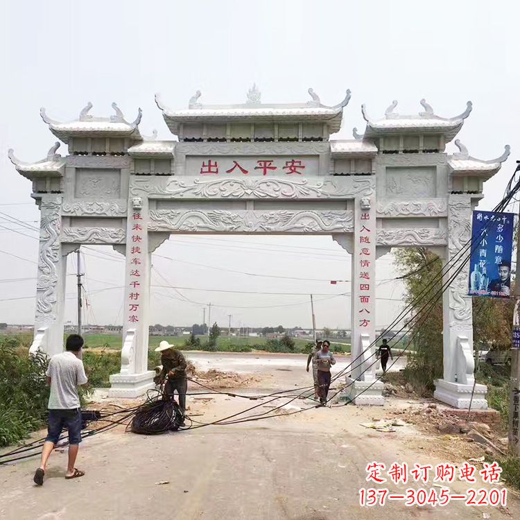泰州质朴粗犷的三间四柱农村石牌坊雕塑