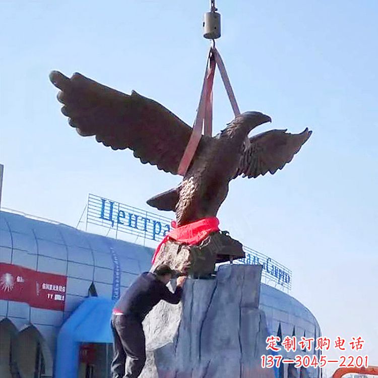 泰州中领雕塑定制大型老鹰铜雕景观