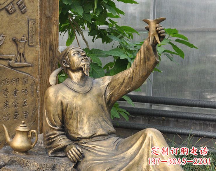 泰州象征文学大师李白的铜雕像