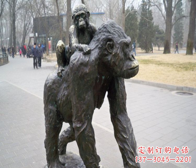 泰州多姿多彩的猩猩雕塑