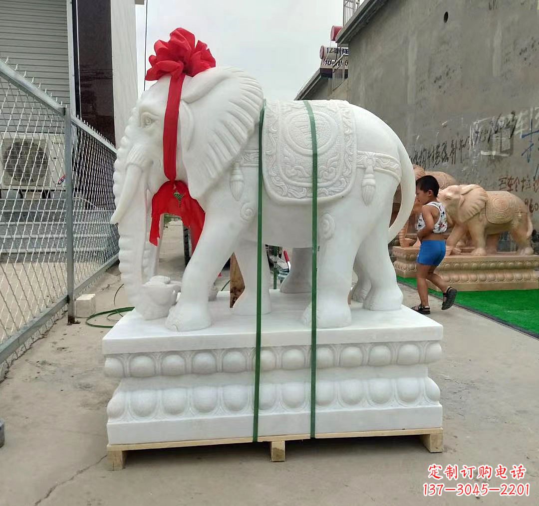 泰州中领雕塑精美玉雕大象