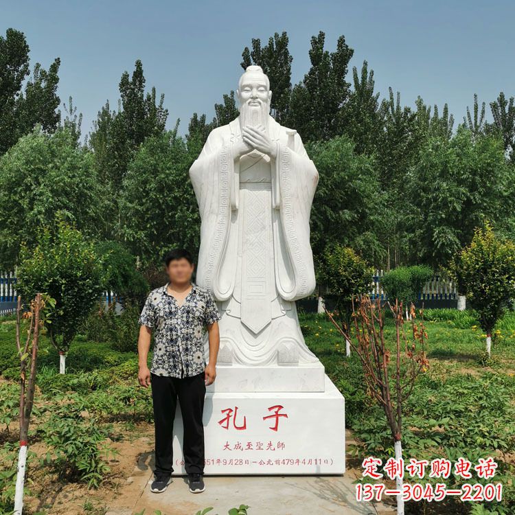 泰州寺庙孔子雕像
