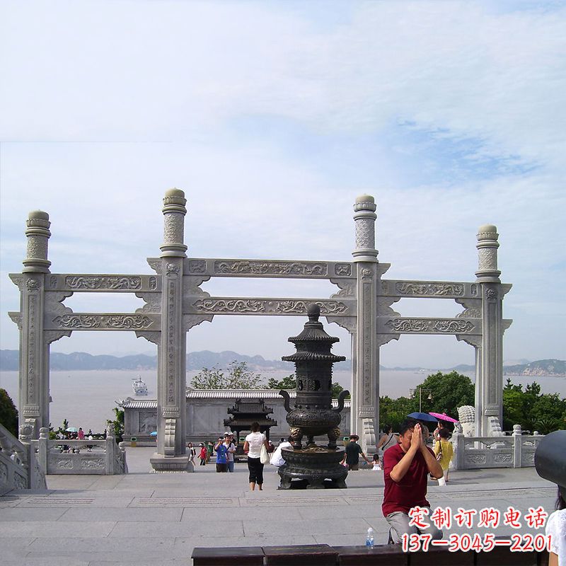 泰州寺院冲天式石雕牌坊