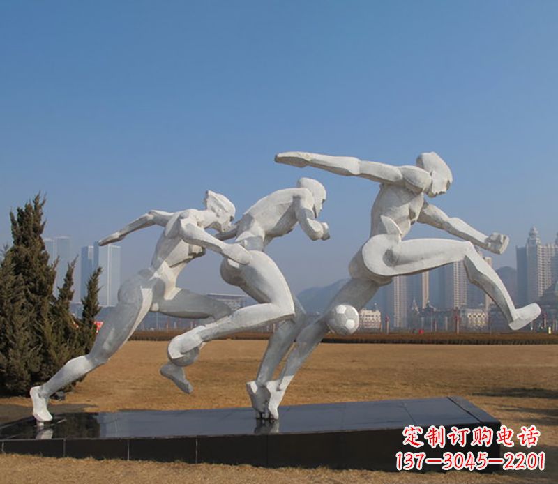 泰州踢足球不锈钢运动雕塑