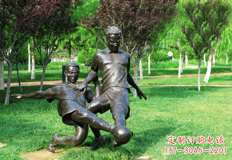 泰州踢足球的人物铜雕222