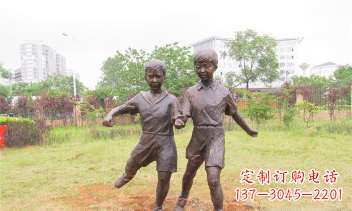 泰州踢足球公园人物铜雕 (2)