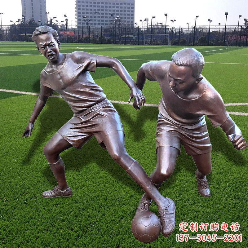 泰州踢足球仿铜人物雕塑