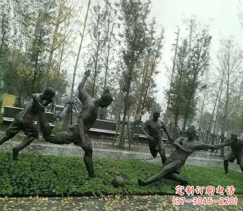 泰州踢足球公园运动人物铜雕
