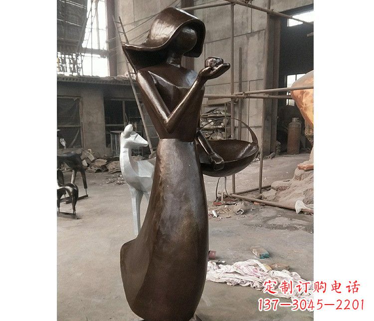 泰州铜雕逛街女孩人物雕塑