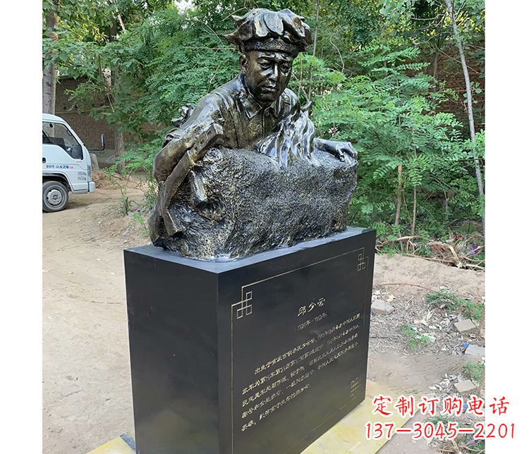 泰州铜雕邱少云战士雕塑