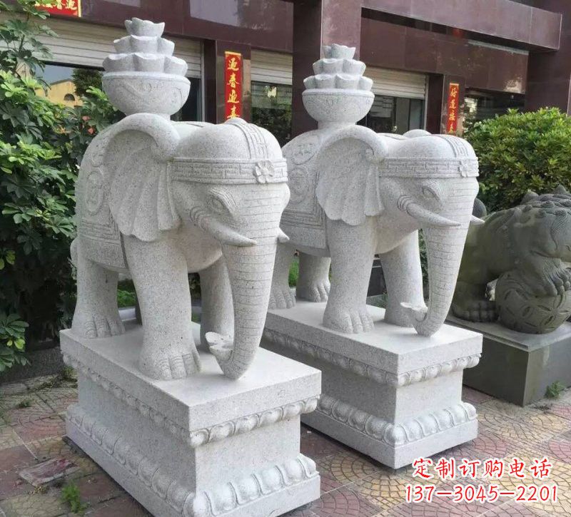 泰州驮元宝的大象石雕
