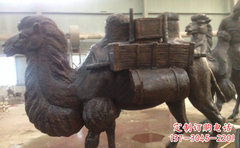 泰州驮着东西的骆驼公园动物铜雕