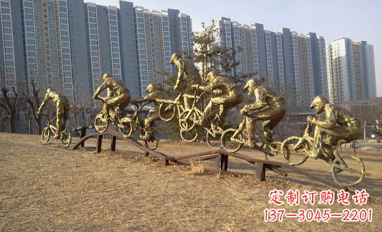 泰州玩花样自行车人物铜雕
