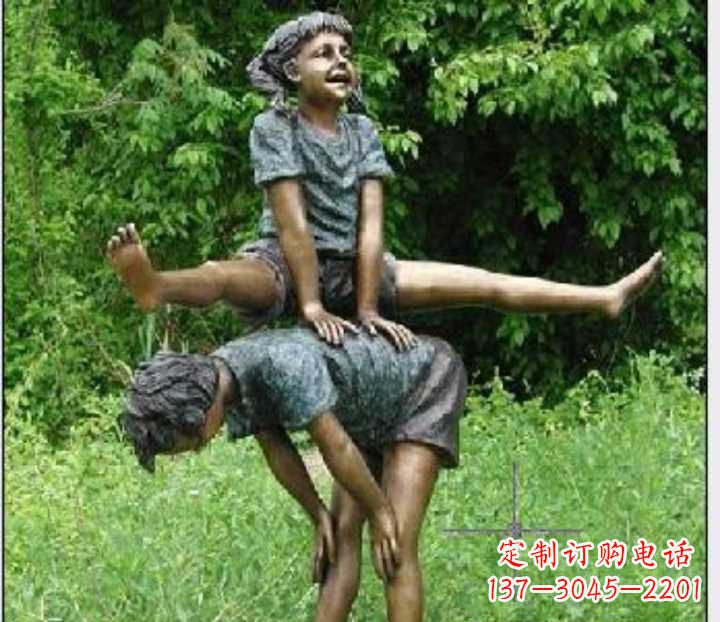 泰州玩跳山羊的儿童铜雕