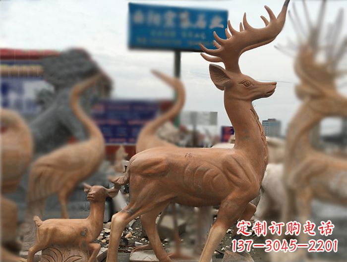 泰州晚霞红动物驯鹿公园石雕
