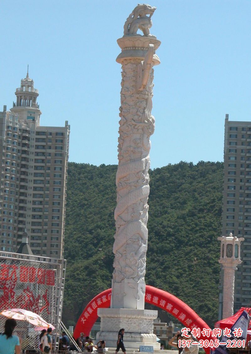 泰州晚霞红广场龙柱