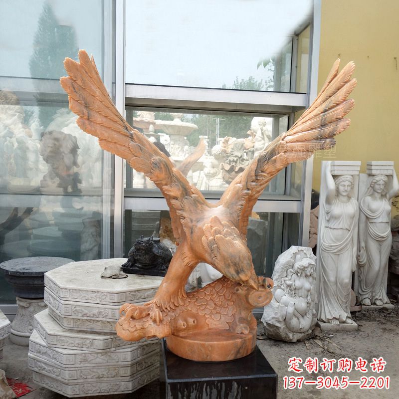 泰州晚霞红老鹰石雕塑