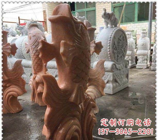 泰州晚霞红喷水鲤鱼公园石雕