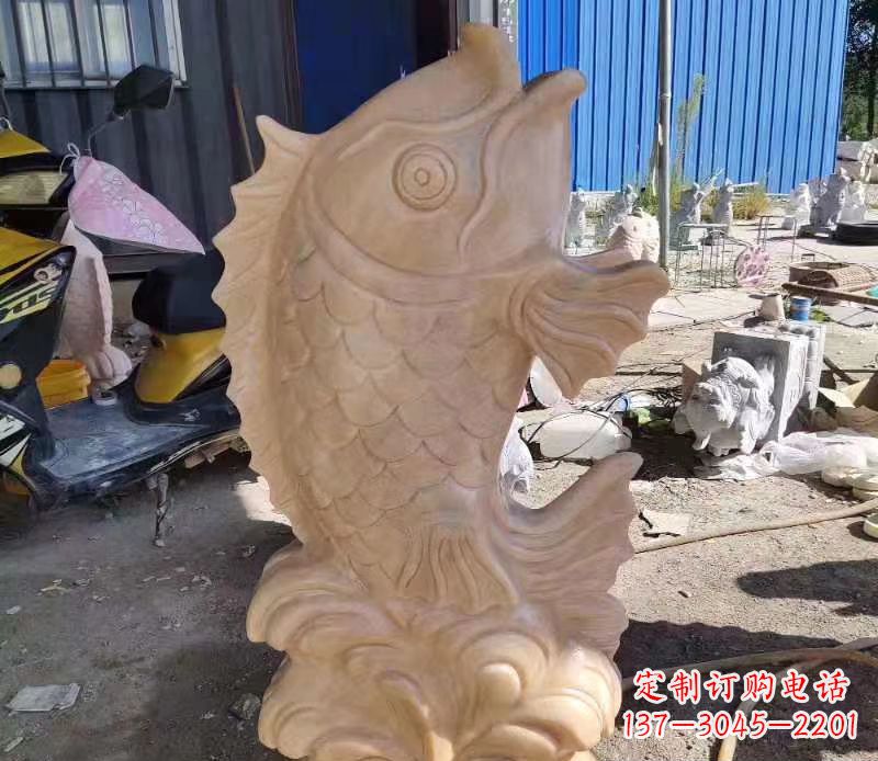 泰州晚霞红喷水鲤鱼石雕