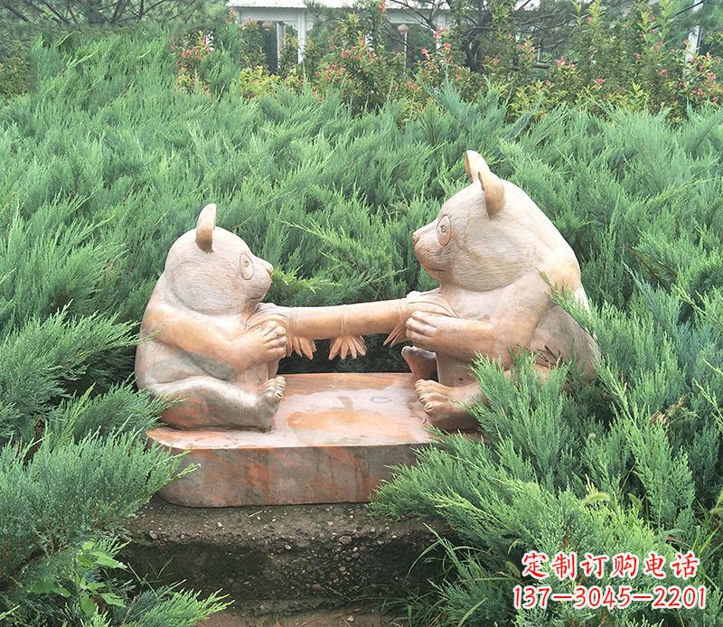 泰州晚霞红熊猫母子石雕