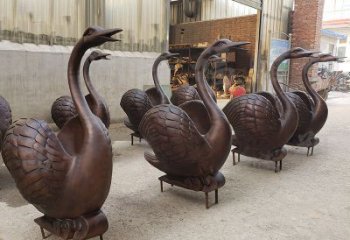 泰州中领雕塑天鹅铜雕是一款精美的艺术作品，既…