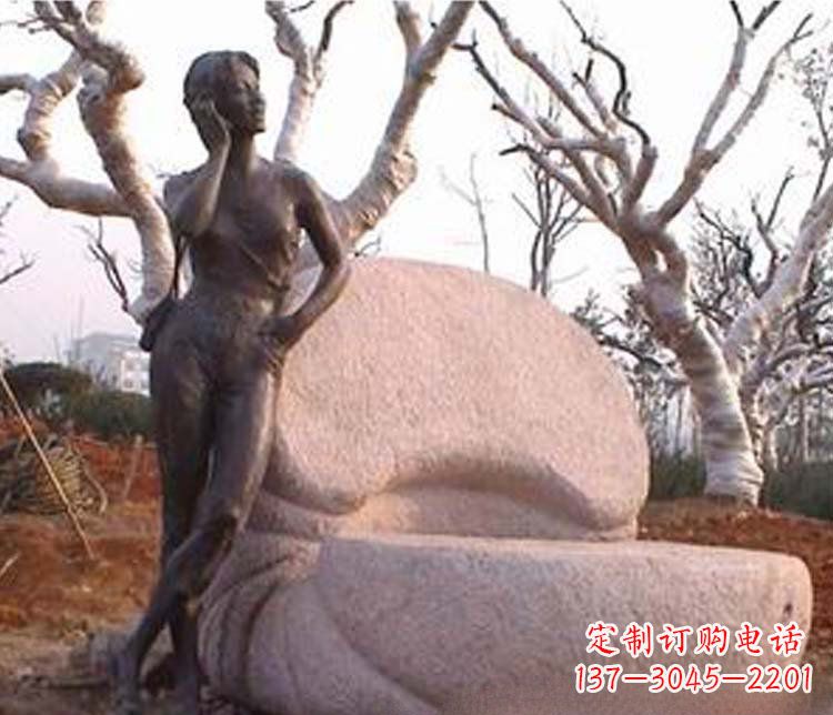 泰州现代女人打电话铜雕