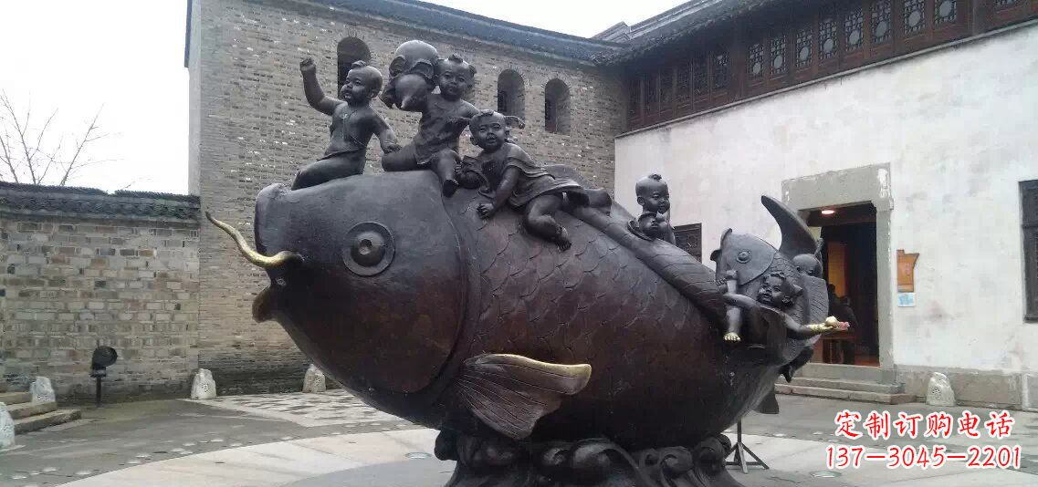 泰州小孩骑鱼铜雕