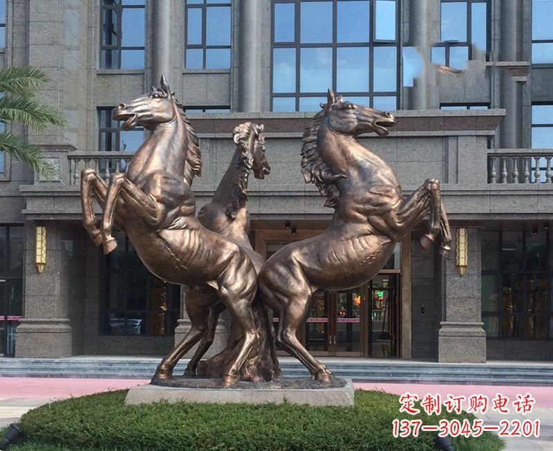 泰州小区立马铜雕