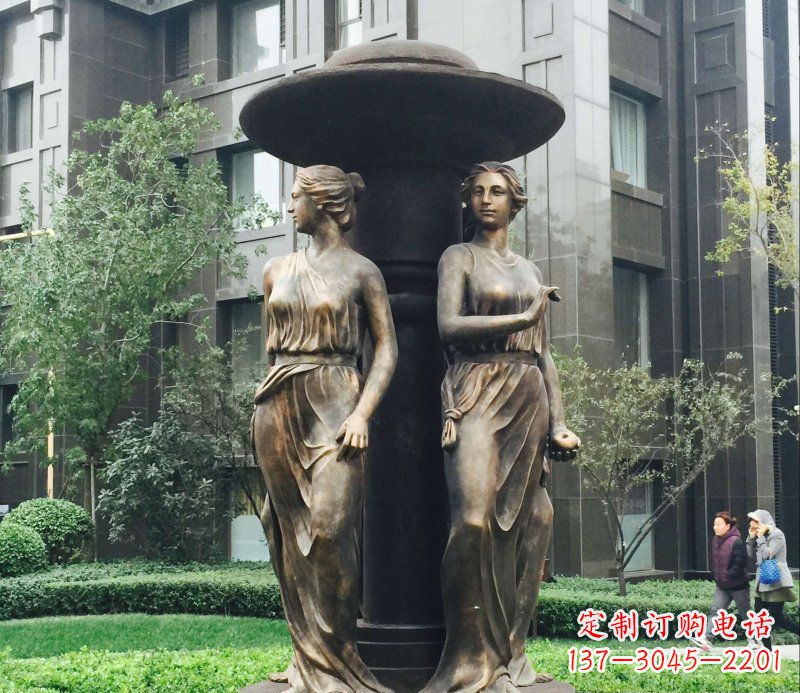 泰州小区西方女人人物铜雕