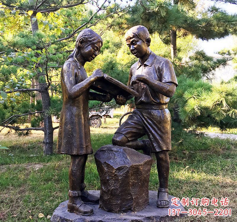 泰州校园读书的学生铜雕