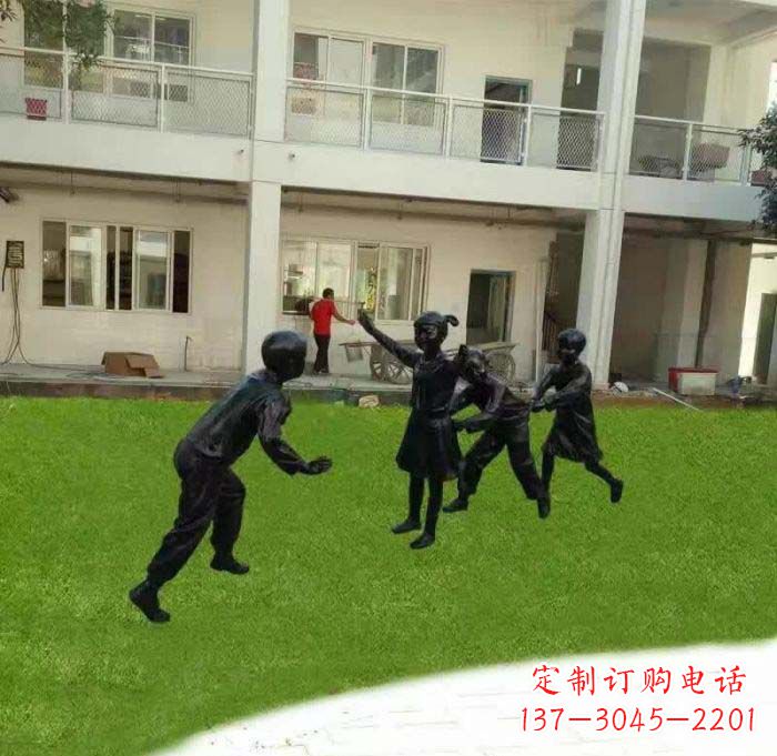 泰州校园儿童玩老鹰捉小鸡铜雕