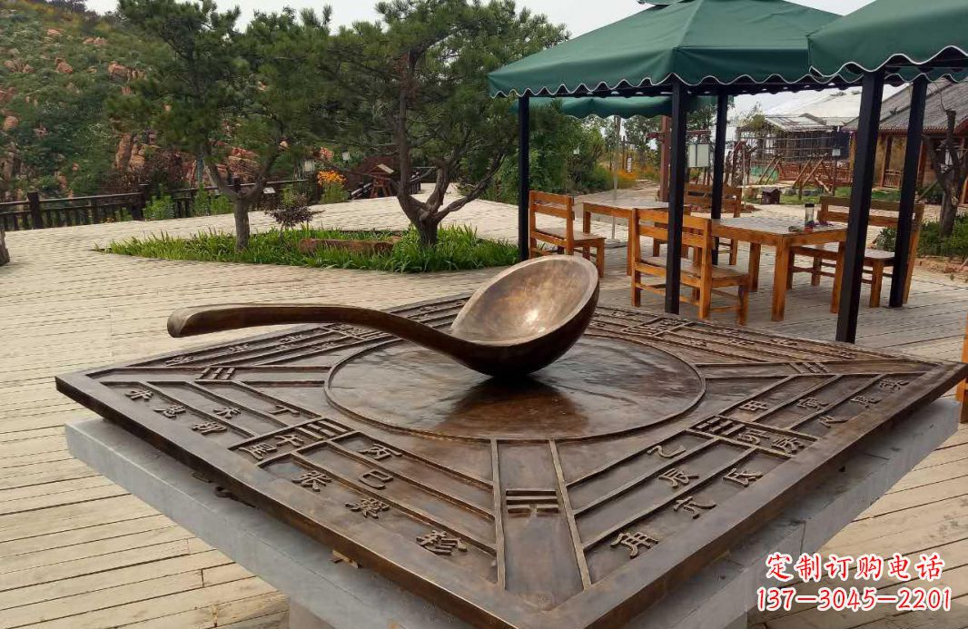 泰州校园古代司南铜雕