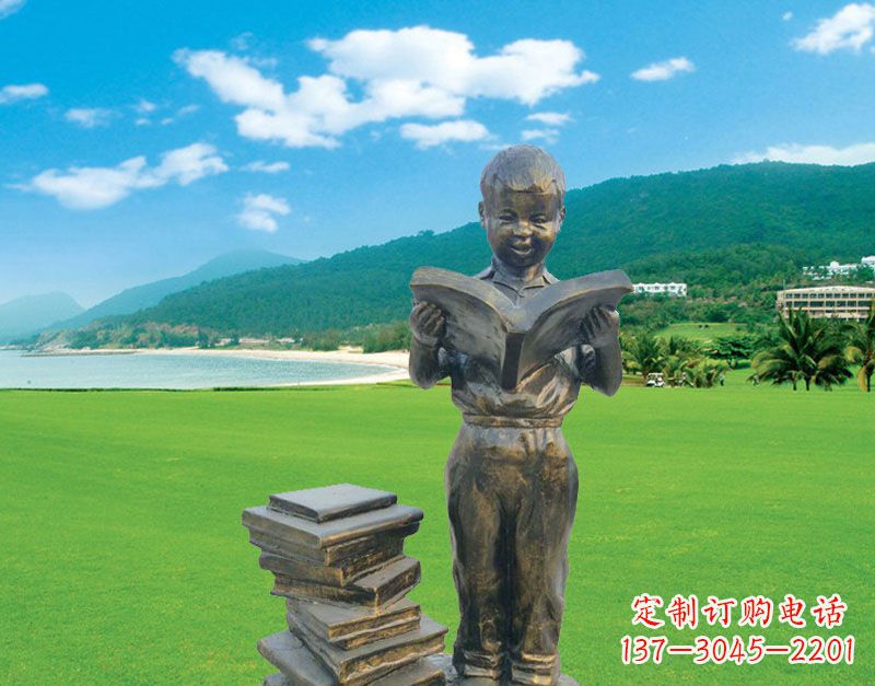 泰州校园看书的小男孩雕塑