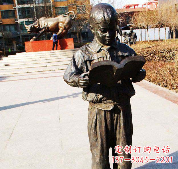 泰州校园看书的小学生人物铜雕