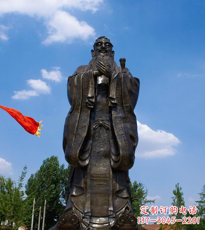 泰州校园里的孔子雕像