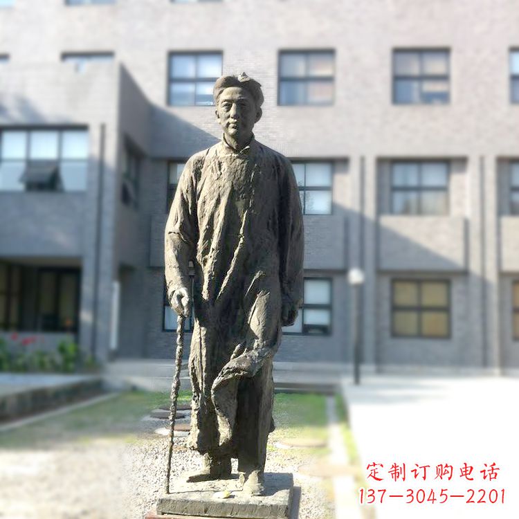 泰州校园名人徐悲鸿雕塑